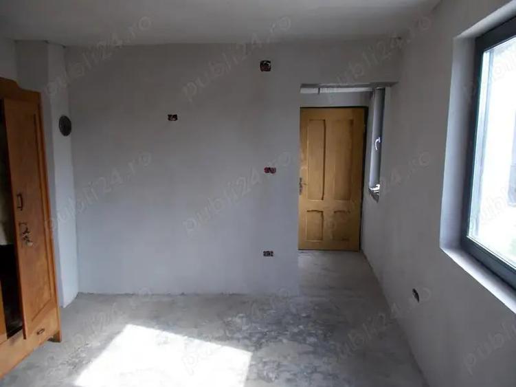 Casă cu 3 camere cu Teren 1439 Mp în Ronaț