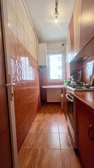 Apartament cu 3 camere semidecomandat în Vlahuță