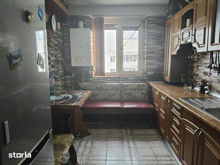 Apartament cu 4 camere decomandat în Viziru 3