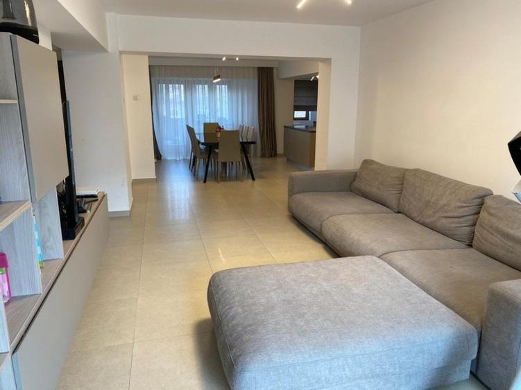 Apartament cu 4 camere decomandat în Unirii