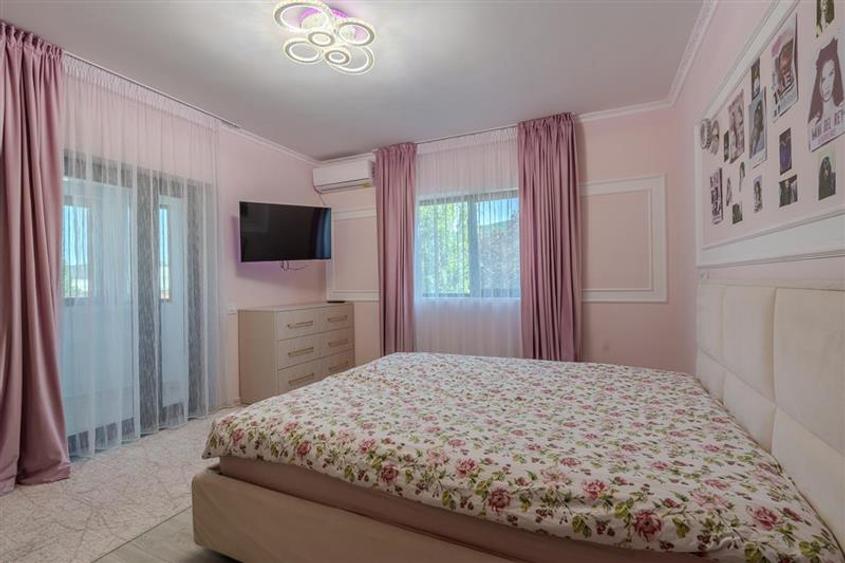Casă individuală cu 9 camere cu Piscina în Central