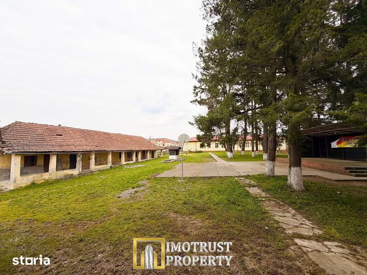 Casă cu Teren 2655 Mp în Târnova