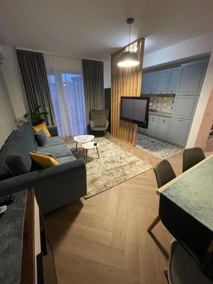 Apartament cu 2 camere decomandat în Central