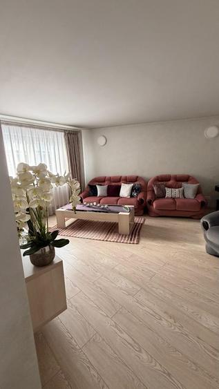 Apartament cu 5 camere decomandat, mobilat în George Enescu