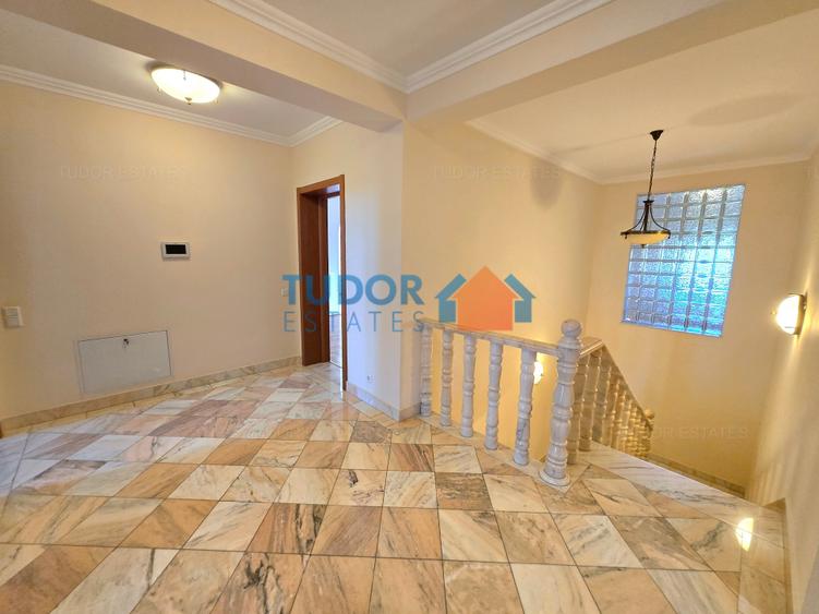Casă individuală cu 11 camere cu Piscina în Pipera