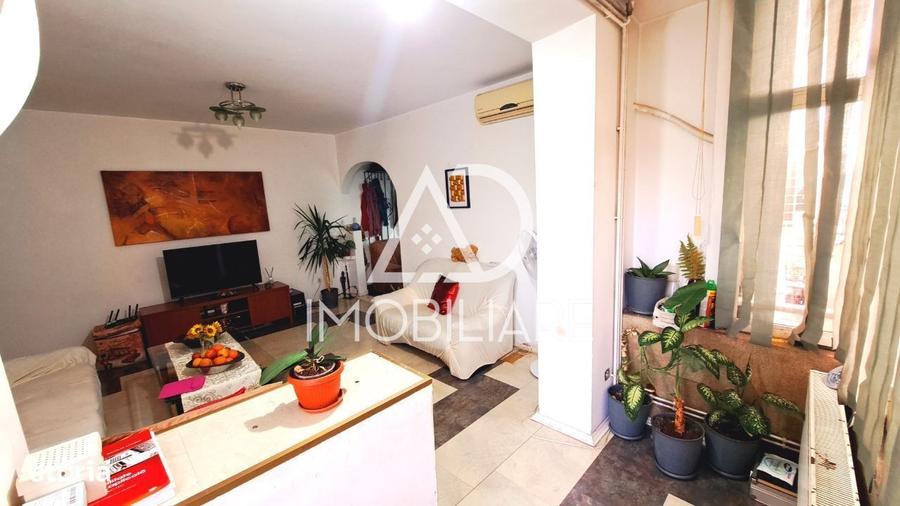 Apartament cu 3 camere semidecomandat în Central