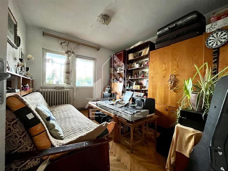 Apartament cu 4 camere decomandat, mobilat în Aradului