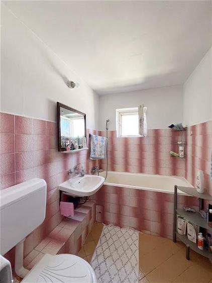Apartament cu 3 camere decomandat, mobilat în Astra