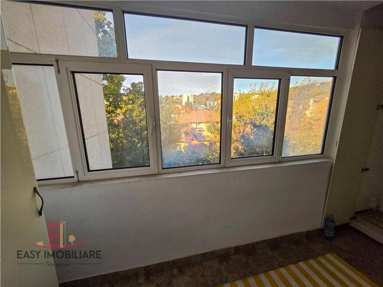 Apartament cu 3 camere decomandat în Tudor