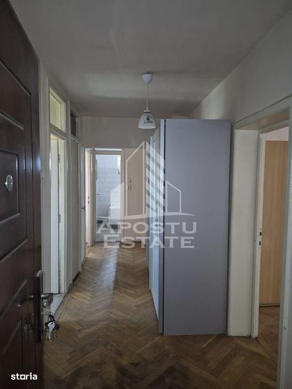 Apartament cu 3 camere în Lipovei
