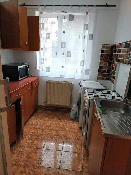 Apartament cu 3 camere decomandat în Est