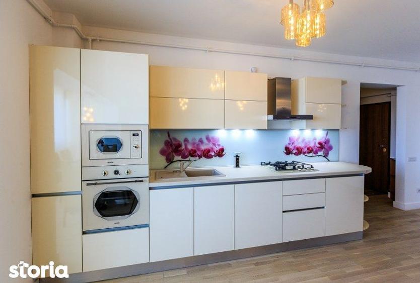 Apartament cu 3 camere decomandat, mobilat în Nordului