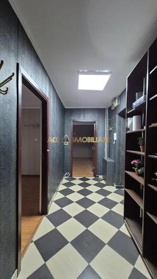 Apartament cu 3 camere decomandat în Decebal