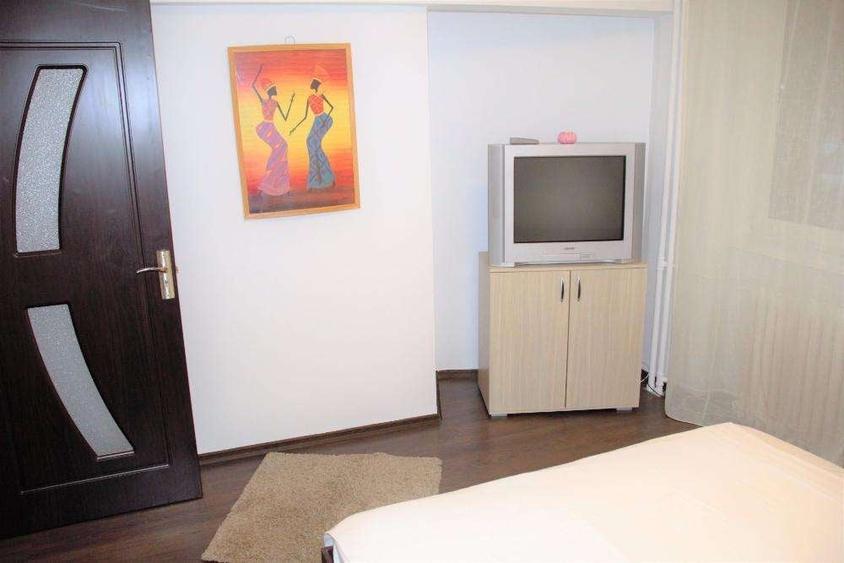 Apartament cu 2 camere semidecomandat, mobilat în Panduri