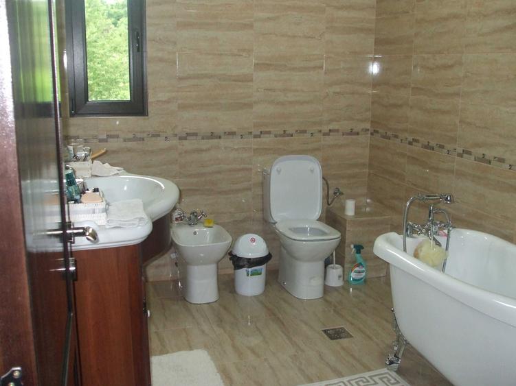 Casă cu 4 camere în Sărata