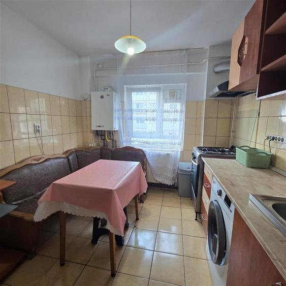 Apartament cu 3 camere decomandat în Mircea cel Bătrân