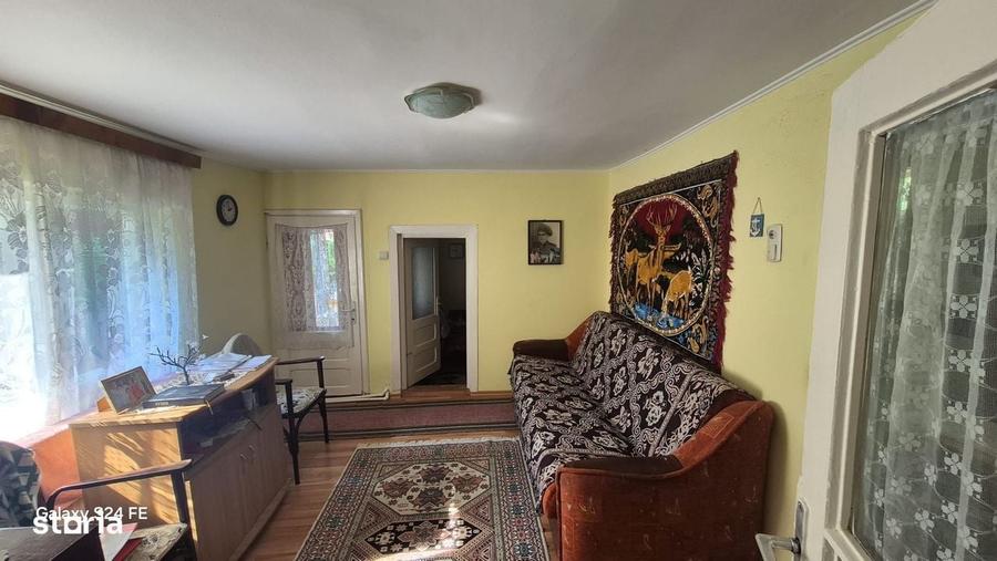 Casă cu 4 camere cu Teren 679 Mp în Central