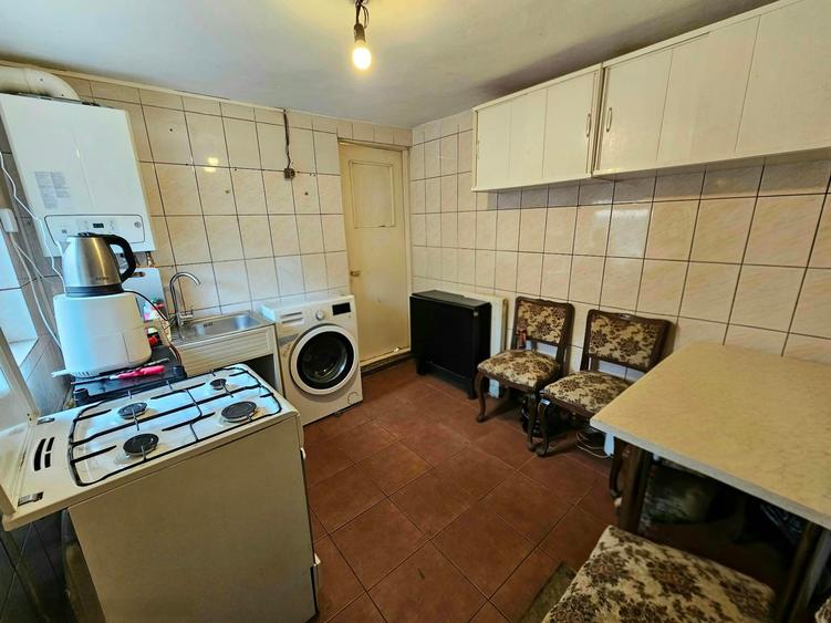 Casă cu 3 camere cu Teren 250 Mp în Bd. Laminorului