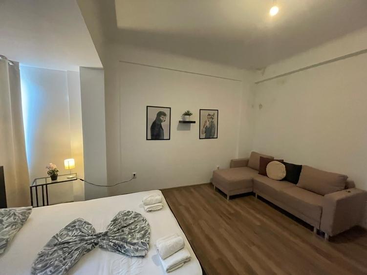 Apartament cu 4 camere decomandat în P-ța Universității