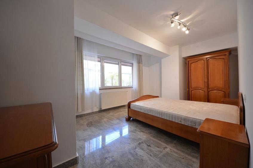 Apartament cu 4 camere decomandat, mobilat în Aviatorilor