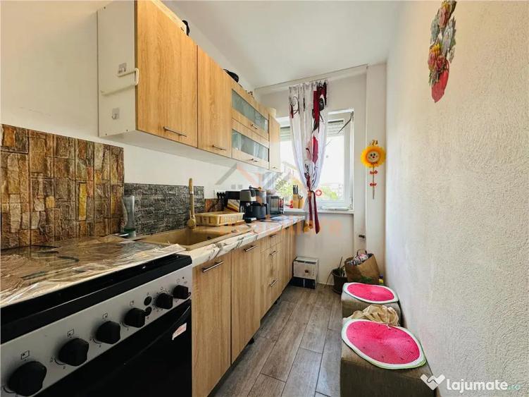 Apartament cu 3 camere semidecomandat în Central