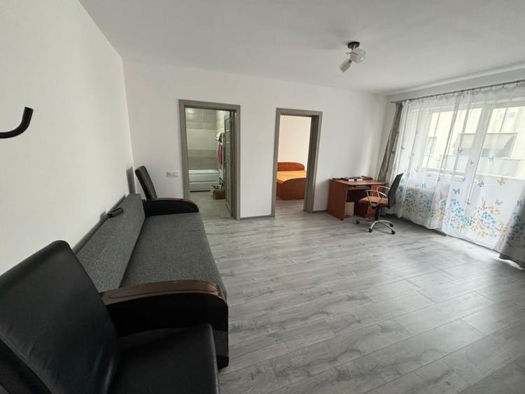 Apartament cu 2 camere semidecomandat, mobilat în Florești