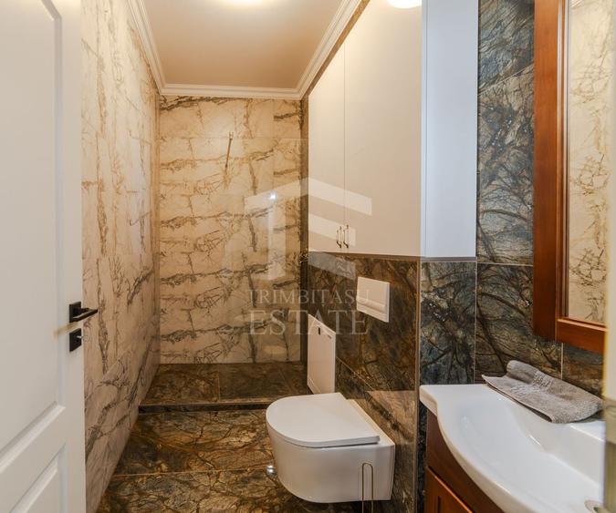 Casă individuală cu 6 camere cu Piscina în Chișoda