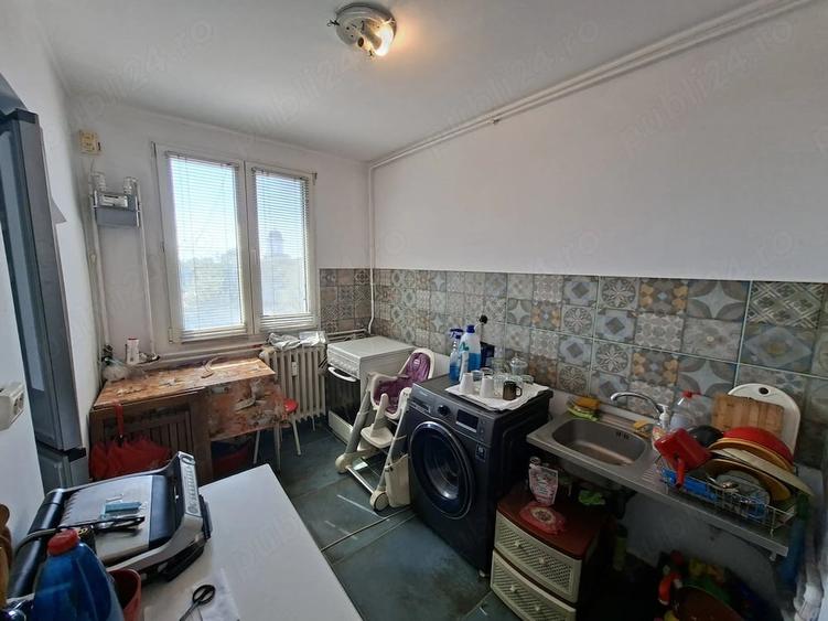 Apartament cu 3 camere decomandat în Exterior Vest