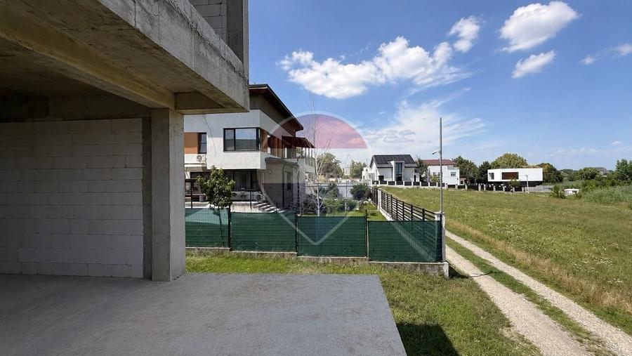 Casă individuală cu 5 camere cu Teren 420 Mp în Corbeanca