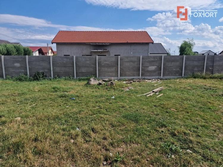 Casă cu 6 camere cu Teren 656 Mp în Izvin