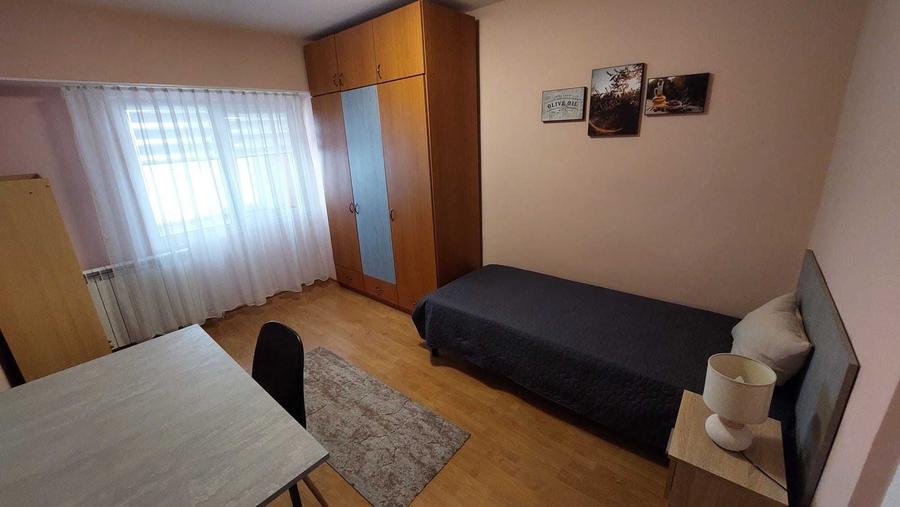 Apartament cu 4 camere decomandat în Păcurari