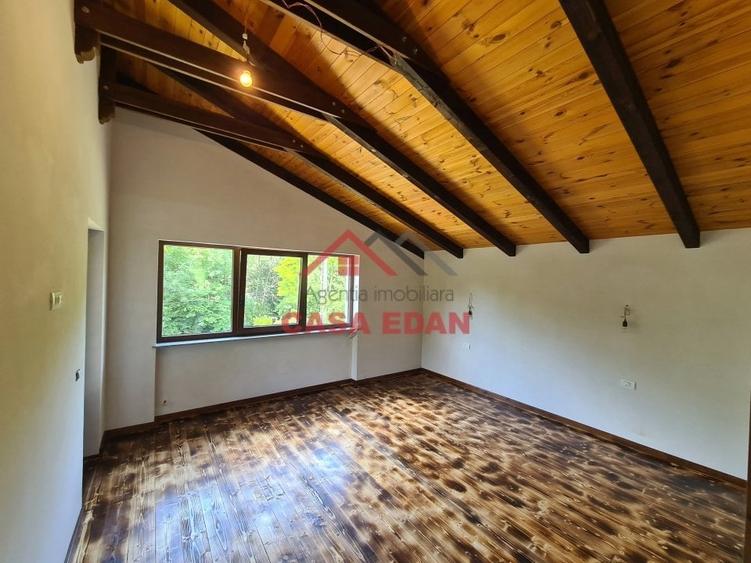 Casă individuală cu 5 camere cu Teren 2142 Mp în Aluniș