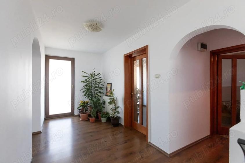 Casă cu 5 camere în Șerbănești