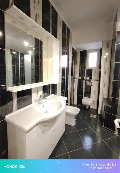 Apartament cu 4 camere decomandat în Hala Centrală