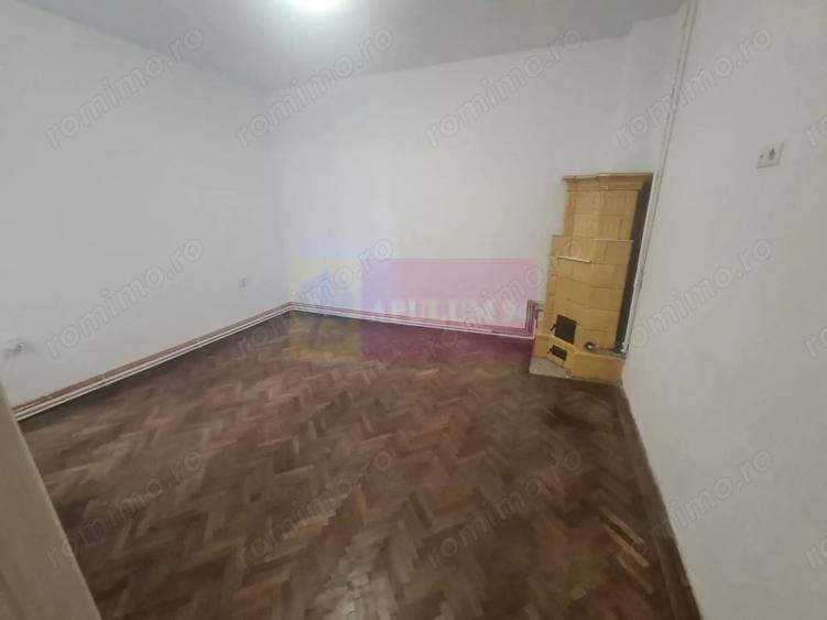 Casă cu 3 camere cu Canalizare în Central
