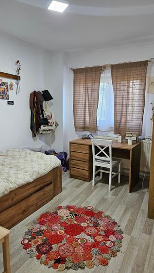 Apartament cu 4 camere decomandat în Dristor