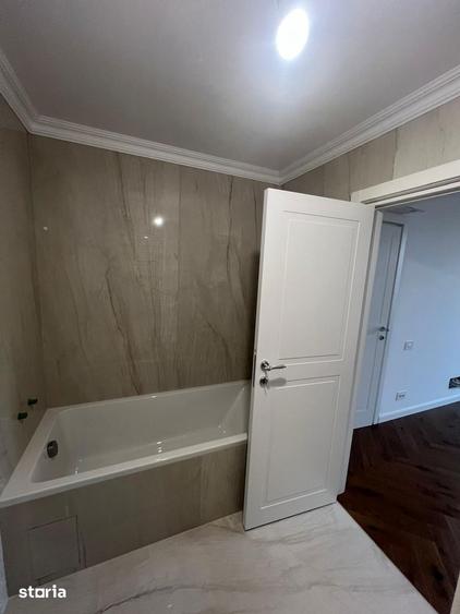 Casă cu 5 camere cu Teren 208 Mp în Central