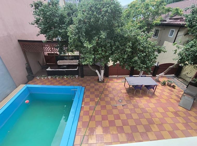 Casă individuală cu 9 camere cu Canalizare în Fizicienilor