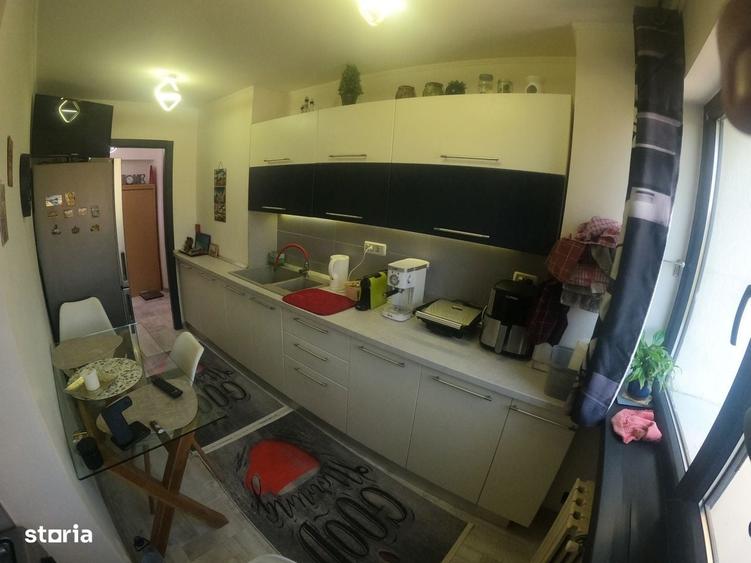 Apartament cu 4 camere decomandat în Uiești