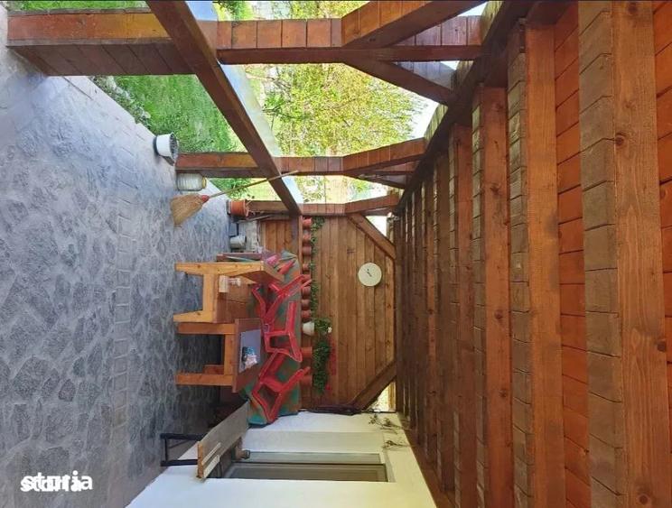 Casă cu 2 camere cu Canalizare în Central