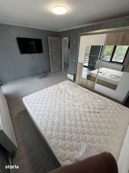 Casă cu 8 camere cu Teren 2800 Mp în Milcoiu