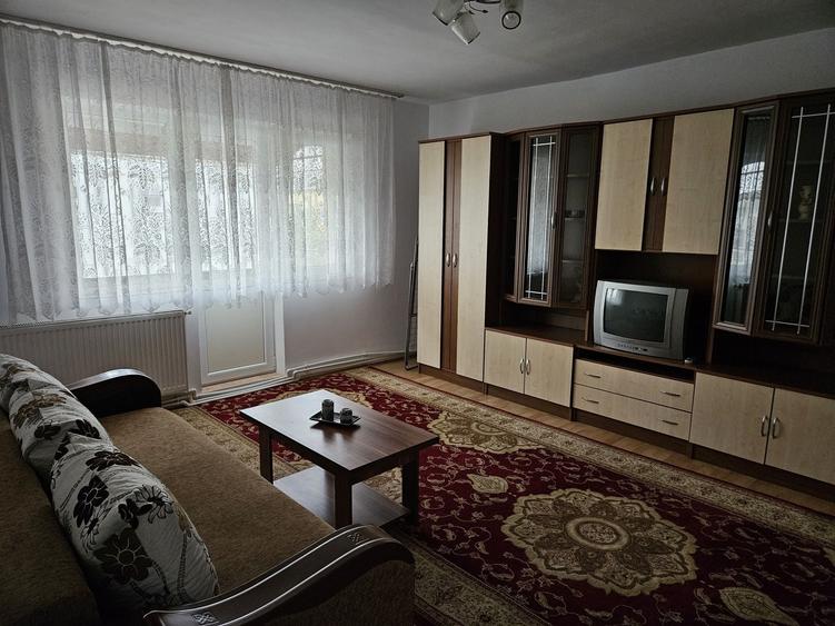 Apartament cu 3 camere decomandat în Micro 16