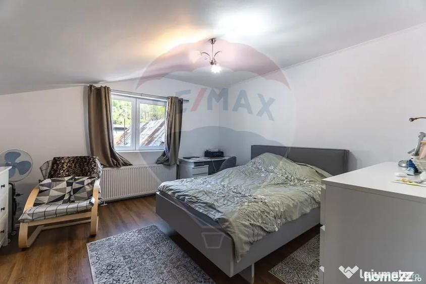 Casă cu 7 camere cu Teren 136 Mp în Schei
