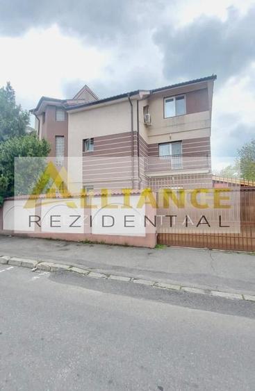 Casă cu 5 camere cu Teren 449 Mp în Apărătorii Patriei