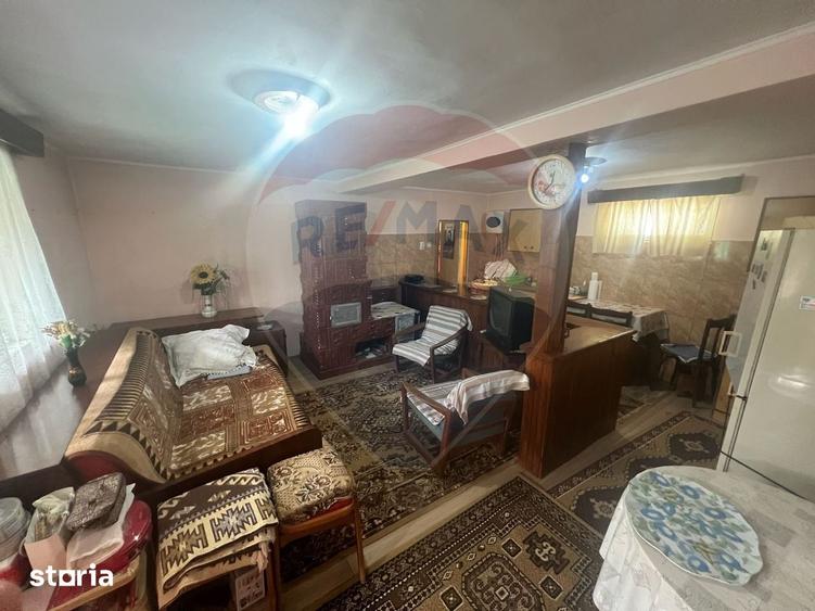 Casă cu 4 camere cu Teren 2111 Mp în Sihlea