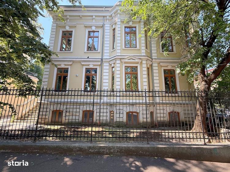 Casă cu 4 camere decomandat cu Teren 443 Mp în Romană