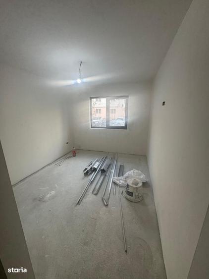 Apartament cu 4 camere în Uiești