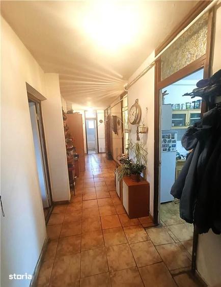 Apartament cu 4 camere decomandat în Aradului