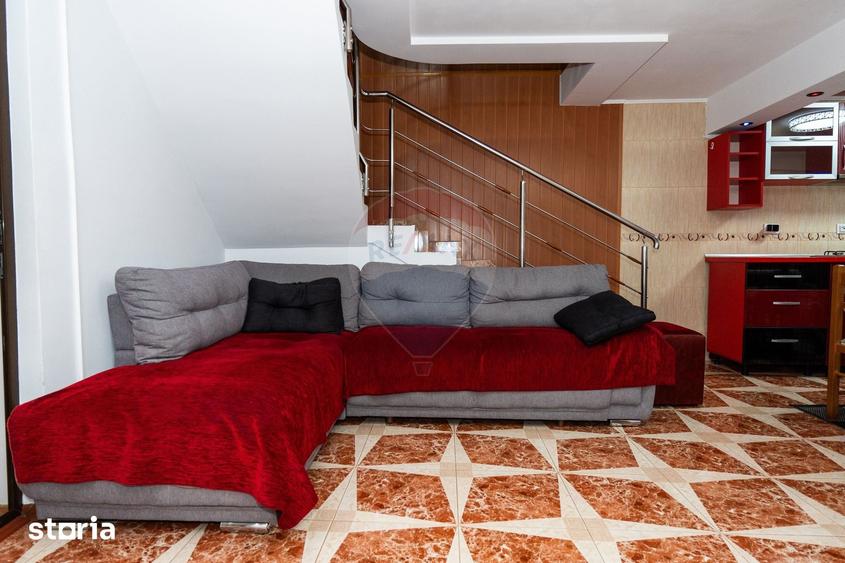 Casă cu 5 camere cu Teren 1600 Mp în Țițești