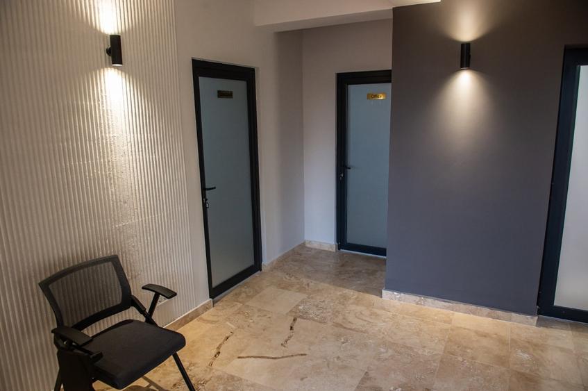 Birou, de 12.800000190735 mp, în Casa de Cultură